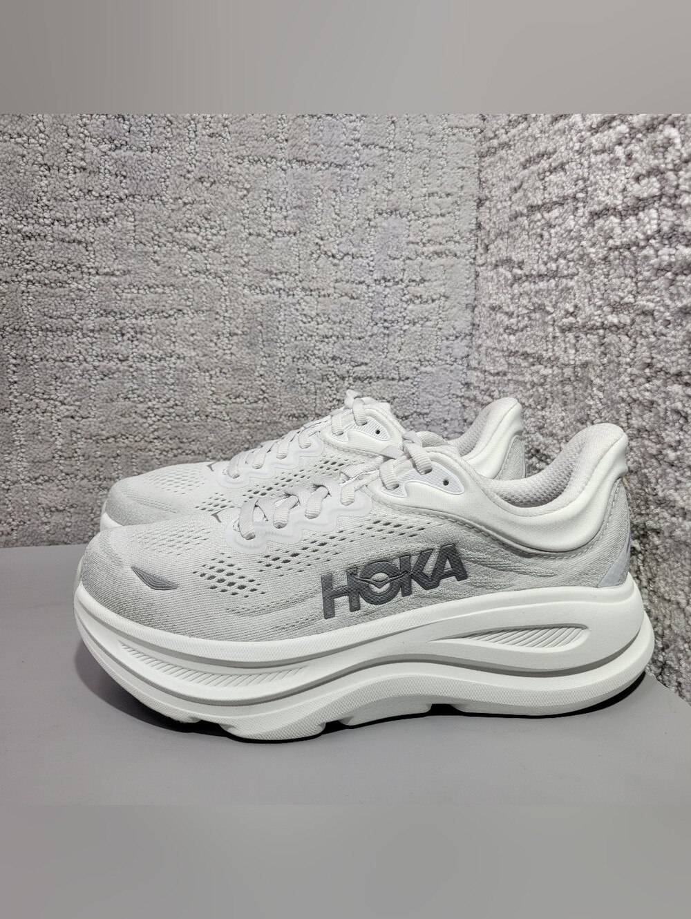 Hoka One One Bondi 9 Womens Size US 7B Stardust/Silver Running Sneakers
